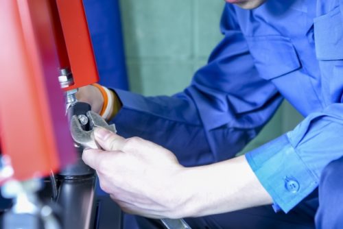 製造業が年収低い理由が判明!?３０代・４０代の平均年収に驚きの声