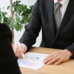 ブラック企業とは?簡単な見分け方と見抜く質問例をわかりやすく!